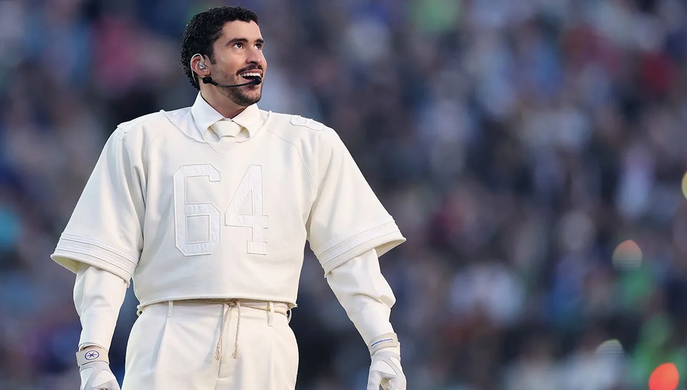 Bad Bunny: Πώς το ημίχρονο του Super Bowl γίνεται αντίδοτο στον ρατσισμό