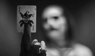 Why so black and white? Νέες φωτογραφίες του Τζάρεντ Λέτο ως Τζόκερ από το «Justice League: The Snyder Cut»