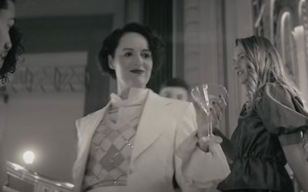 Η Φίμπι Γουόλερ-Μπριτζ χαρίζει ένα χορό στον Χάρι Στάιλς