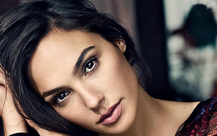 Η Κλεοπάτρα είναι, απλώς, μια άλλη Wonder Woman! Η Γκαλ Γκαντότ και η Πάτι Τζένκινς κάνουν σχέδια...