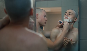 To «Boots» δίνει μια δυνατή κλοτσιά στο «don’t ask, don’t tell» του αμερικανικού στρατού των 90s