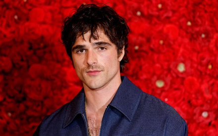 Ο Τζέικομπ Ελόρντι στο στόχαστρο της Amazon MGM για τον νέο Τζέιμς Μποντ