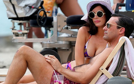 «Mad Men», σεζόν 6: Ο κύριος και η κυρία Ντρέιπερ παραθερίζουν στη Χαβάη!