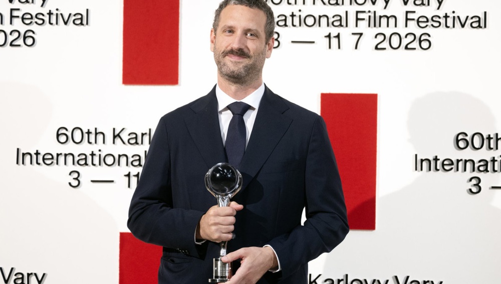 Βραβείο σκηνοθεσίας για τον Ευθύμη Kosemund-Σανίδη στο Κάρλοβι Βάρι για το «Ενας Ολόκληρος Ανθρωπος Σχεδόν»