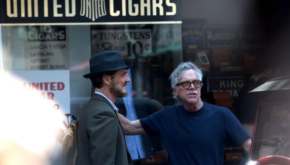 Πρώτες φωτογραφίες από τον Πέδρο Πασκάλ στα γυρίσματα του «De Noche»