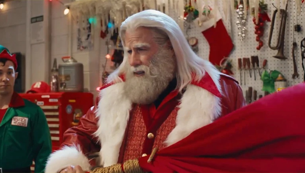 O Τζον Τραβόλτα φοράει τα κόκκινα, η ψυχή του όμως παραμένει… «δερμάτινη»!