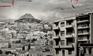 «Χτίστες, Νοικοκυρές και η Οικοδόμηση της Σύγχρονης Αθήνας»: Ενα βιβλίο, μια ταινία, μια συζήτηση
