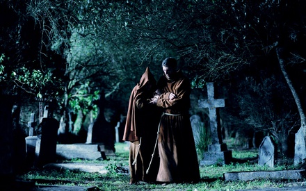 Πρώτο τρέιλερ για το «Le Moine» του Ντομινίκ Μολ