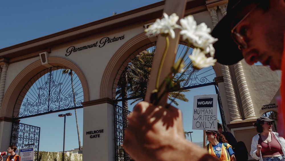 Μαζικές απολύσεις εργαζομένων στην Paramount