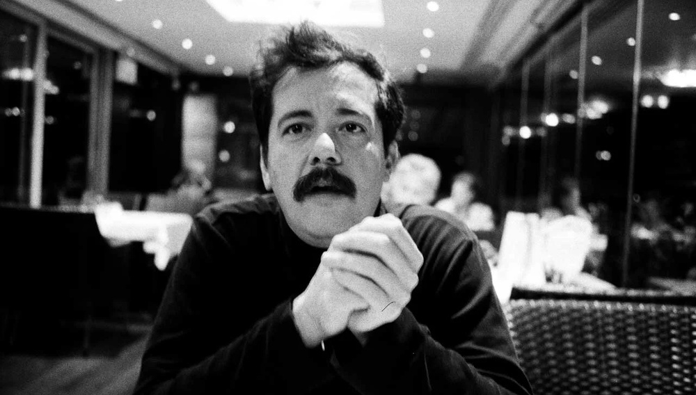 Berlinale 2026: Ο Ευθύμης Φιλίππου μιλάει από το Βερολίνο στο Flix για το «Rosebush Pruning»