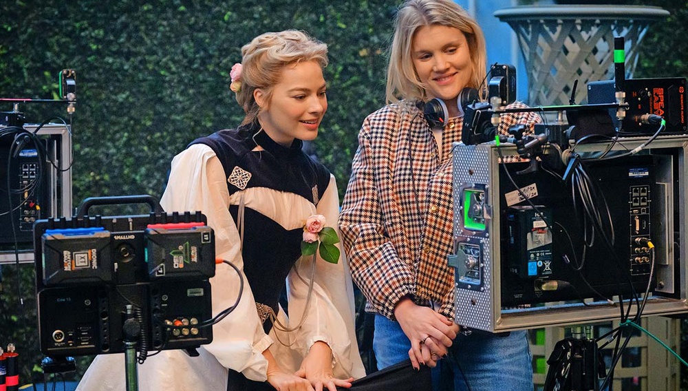 Η Εμεραλντ Φένελ υπερασπίζεται το τολμηρό της «Ανεμοδαρμένα Υψη»