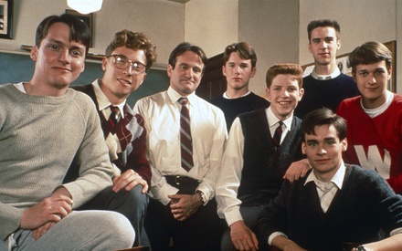 «Ο Ρόμπιν Γουίλιαμς δεν ακολούθησε ποτέ το σενάριο των Χαμένων Ποιητών», θυμάται ο Ιθαν Χοκ