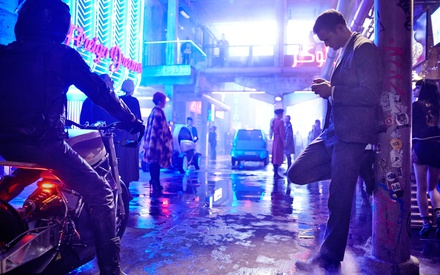 Το πνεύμα του «Blade Runner» είναι ζωντανό στο πρώτο τρέιλερ για το «Mute» του Ντάνκαν Τζόουνς