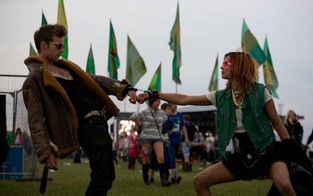 You Instead: δείτε το rock 'n' roll trailer της νέας ταινίας του Ντέιβιντ Μακένζι