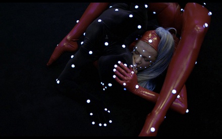 Το «Holy Motors» με 140 χαρακτήρες!