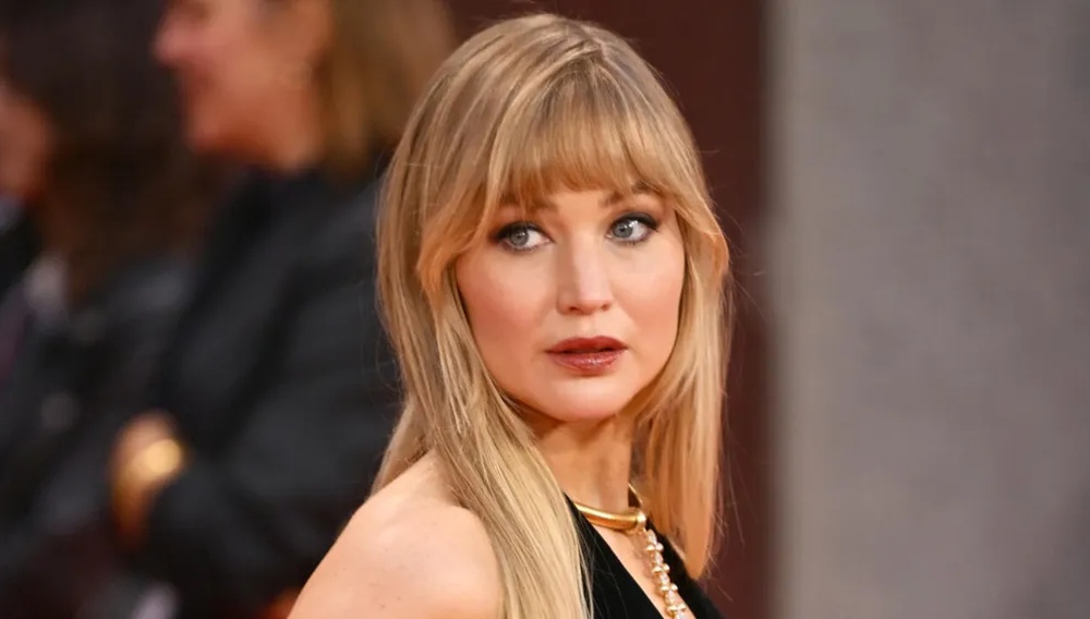 Τζένιφερ Λόρενς: «Στην πρώτη κυβέρνηση Τραμπ, ένιωθα σαν κότα που τρέχει με κομμένο κεφάλι»