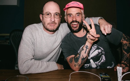«Rabbit Run»: Ακούστε το νέο κομμάτι των Idles για το «Caught Stealing» του Ντάρεν Αρονόφσκι