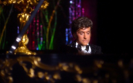 To «Behind the Candelabra» και η φαντασμαγορία της τηλεθέασης