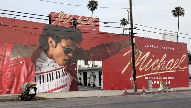 To «Michael» είναι ο βασιλιάς του box office