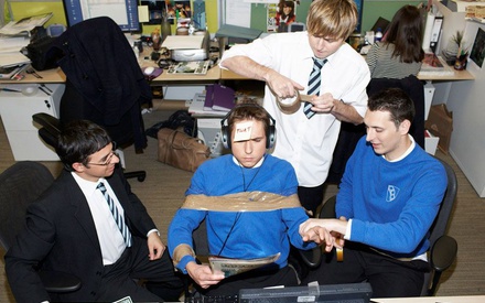 Οι «The Inbetweeners» επιστρέφουν: Το Netflix αναβιώνει τη θρυλική βρετανική κωμωδία