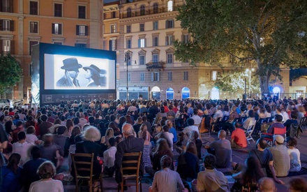 Η Ρώμη μετατρέπεται ξανά σε ένα τεράστιο δωρεάν θερινό σινεμά