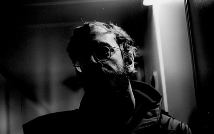 Βγαίνουν μέσα απ' τον The Boy