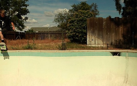 Dragonslayer: Ενα άσχημο, βάναυσο, πανκ ροκ ντοκιμαντέρ