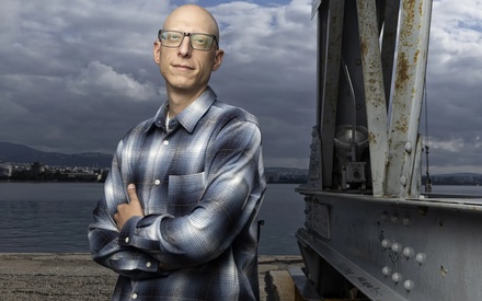 Ο Πάνος Κατσιμπέρης «γέννησε» το «Regan» μέσα από αναμετρήσεις με το φόβο