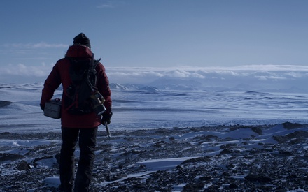 Winter is coming: Τρέιλερ για το «Arctic» με τον Μαντς Μίκελσεν