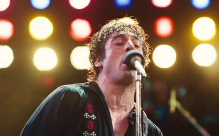 Το νέο τρέιλερ του «Springsteen: Deliver Me From Nowhere» αποκαλύπτει τη σκοτεινή πλευρά του «Boss»