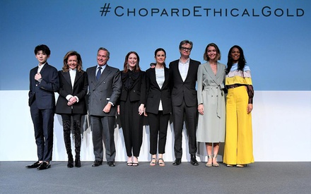 100% ηθικός χρυσός | Η Chopard δεσμεύεται με τη βοήθεια των Τζούλιαν Μουρ & Κόλιν Φερθ