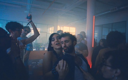 Κάννες 2026: Το «Club Kid» είναι και queer και για όλη την οικογένεια