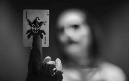 Why so black and white? Νέες φωτογραφίες του Τζάρεντ Λέτο ως Τζόκερ από το «Justice League: The Snyder Cut»