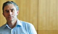 Ο Τζούλιο Ρικιαρέλι βρίσκει την έξοδο από τον «Λαβύρινθο της Σιωπής»