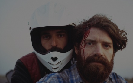 Teaser trailer για το «L» του Μπάμπη Μακρίδη: «Τα αυτοκίνητα πεθάναν. Ζήτω οι μηχανές!»