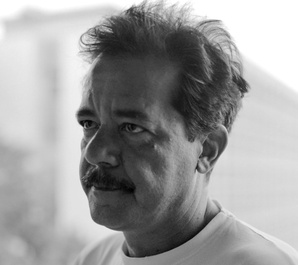Ο Ευθύμης Φιλίππου δεν απαντάει ποτέ σε όλες τις ερωτήσεις που του κάνεις