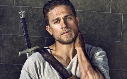 O Tσάρλι Χάναμ είναι ο «King Arthur» του Γκάι Ρίτσι