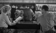 «Η Αλίκη στο Καφέ»: Η ταινία του Δημήτρη Νάκου κάνει την πρεμιέρα της στο Flix