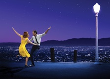 Το «La La Land» διορθώνει την πιο διάσημη «αδικία» της αφίσας του 10 χρόνια μετά, όπως ήθελε ο Ράιαν Γκόσλινγκ