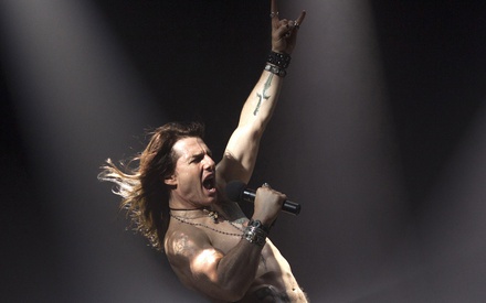 Χαίτη, μούσκουλα και ιδρώτας για τον Τομ Κρουζ