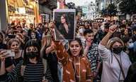 «Για ένα καλύτερο αύριο»: Ο Ασγκάρ Φαραντί καλεί σε αλληλεγγύη στις γυναίκες του Ιράν
