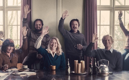Berlinale 2016: O Τόμας Βίντερμπεργκ δοκιμάζει την ελεύθερη αγάπη των 70s στο «The Commune»
