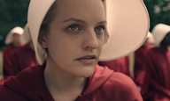 «My name is Offred and I intend to survive»: Πρώτο τρέιλερ για το «The Handmaid’s Tale»