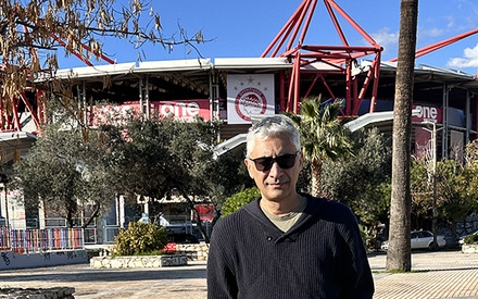 Ο Κωνσταντίνος Καϊμάκης μιλά στο Flix για... την τέχνη του να είσαι Ολυμπιακός