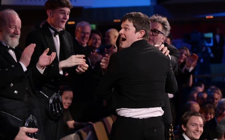 Το σύνδρομο Toυρέτ, οι βρισιές, o θρίαμβος του Ρόμπερτ Αραμάγιο και τα BAFTA