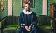 «The Running Pastor». Γιατί μερικές φορές το καλύτερο πράγμα που μπορείς να δείς, είναι ένα φιλμάκι για έναν πάστορα που τρέχει. Στα νησιά Φερόε