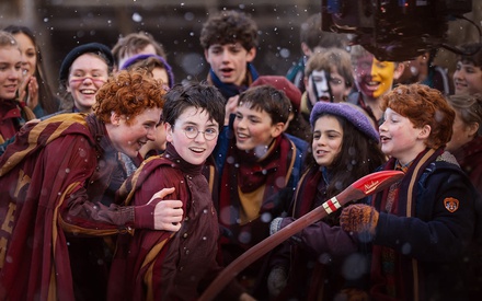 Μια πρώτη ματιά στο Χόγκουαρτς μέσα από το νέο backstage τρέιλερ του HBO
