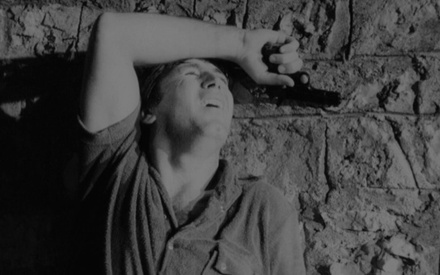 Ο Βαγγέλης Σερντάρης επιστρέφει στο 1968 με αφορμή τη «Ληστεία στην Αθήνα»