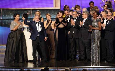 Emmys 2025: Θρίαμβος για το «The Studio» και το «Adolescence»