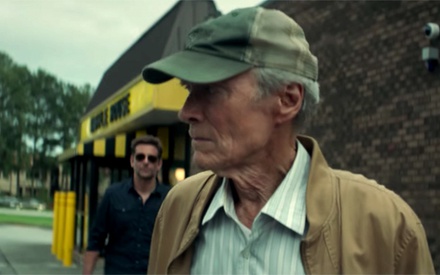 Τρέιλερ για το «The Mule»: Ο Κλιντ Ιστγουντ κι ο Μπράντλεϊ Κούπερ έχουν κι άλλα κοινά, εκτός από τη Lady Gaga